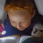 reading, bed, flashlight-5069826.jpg